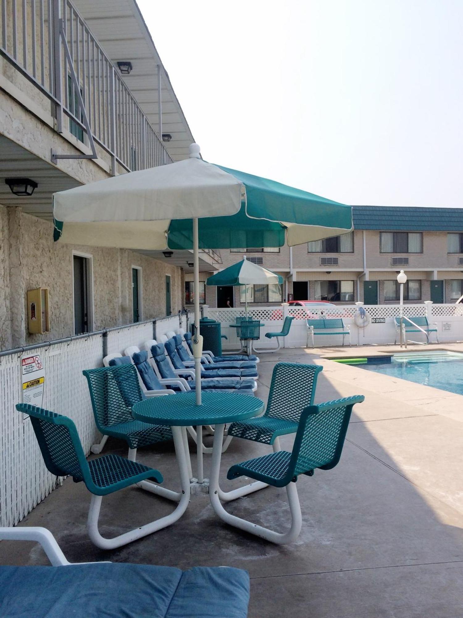 Sand Pebble Motor Lodge พอยท์เพลสเซนท์บีช ภายนอก รูปภาพ