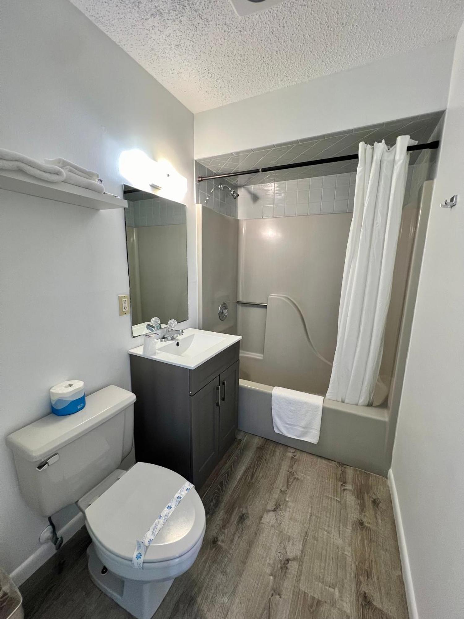 Sand Pebble Motor Lodge พอยท์เพลสเซนท์บีช ภายนอก รูปภาพ