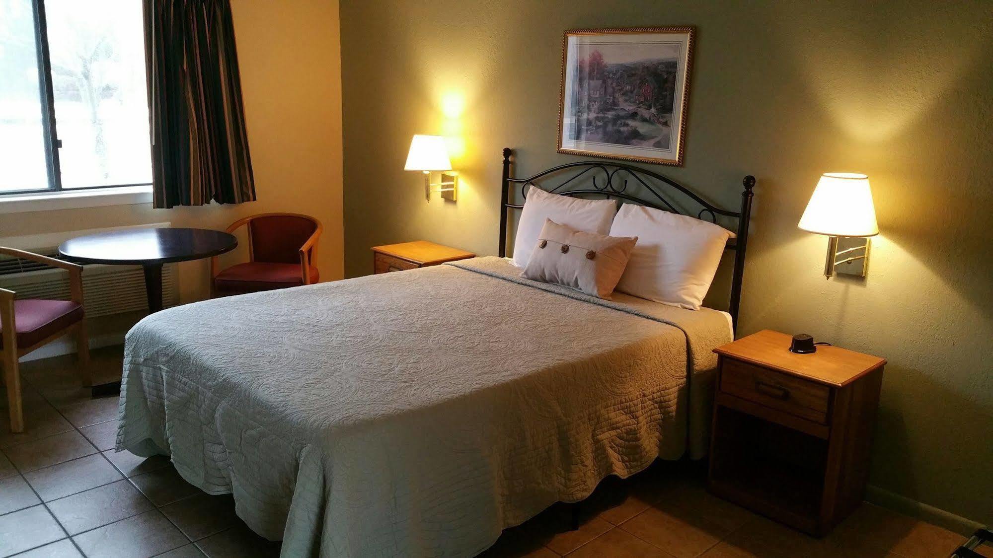 Sand Pebble Motor Lodge พอยท์เพลสเซนท์บีช ภายนอก รูปภาพ